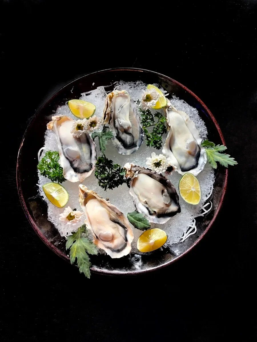 Hàu tươi trên đá tại Badamart